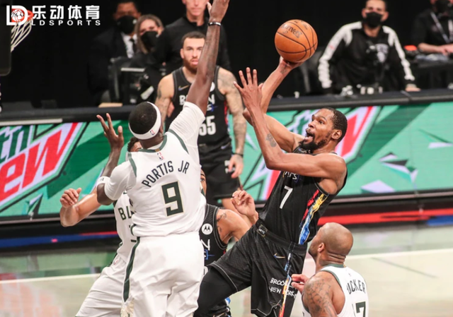 NBA季后赛首轮，爱德华兹绝杀助森林狼晋级